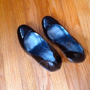 GUESS Deep Rich Wine Patemt Leather Platform Heels NWOT